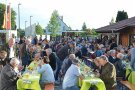 Bürger feiern die Einweihung der neuen Multifunktionshalle und des sanierten Musikerheims in Kellmünz.
