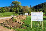 Blick in die Baustelle auf freier Flur.