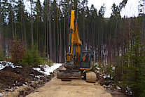 Im Wald bei Landensberg werden Wege gebaut.