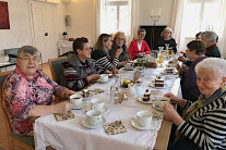 Gruppenbild der Damen, die beim „Millibänkle“ zusammenkommen