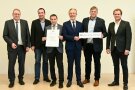 6 Personen mit Urkunde